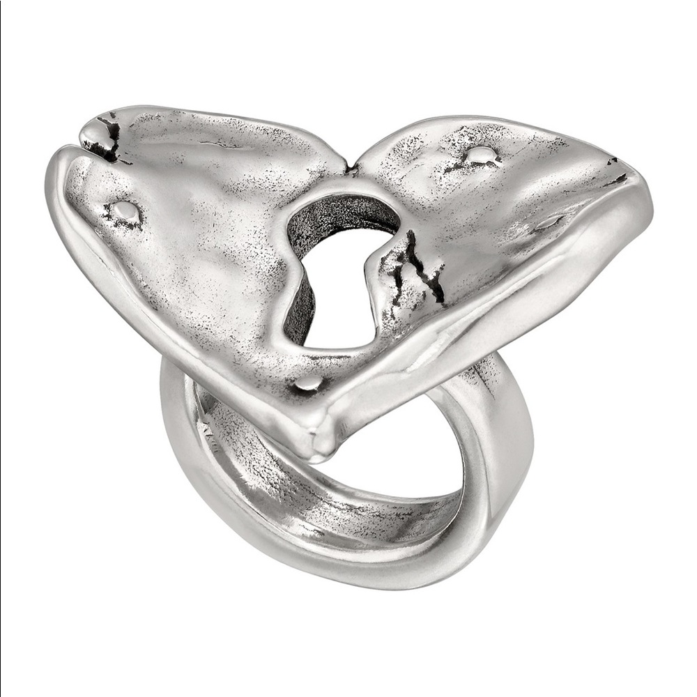UNOde50 | LOOK LOOK Hammered Keyhole Heart Ring
